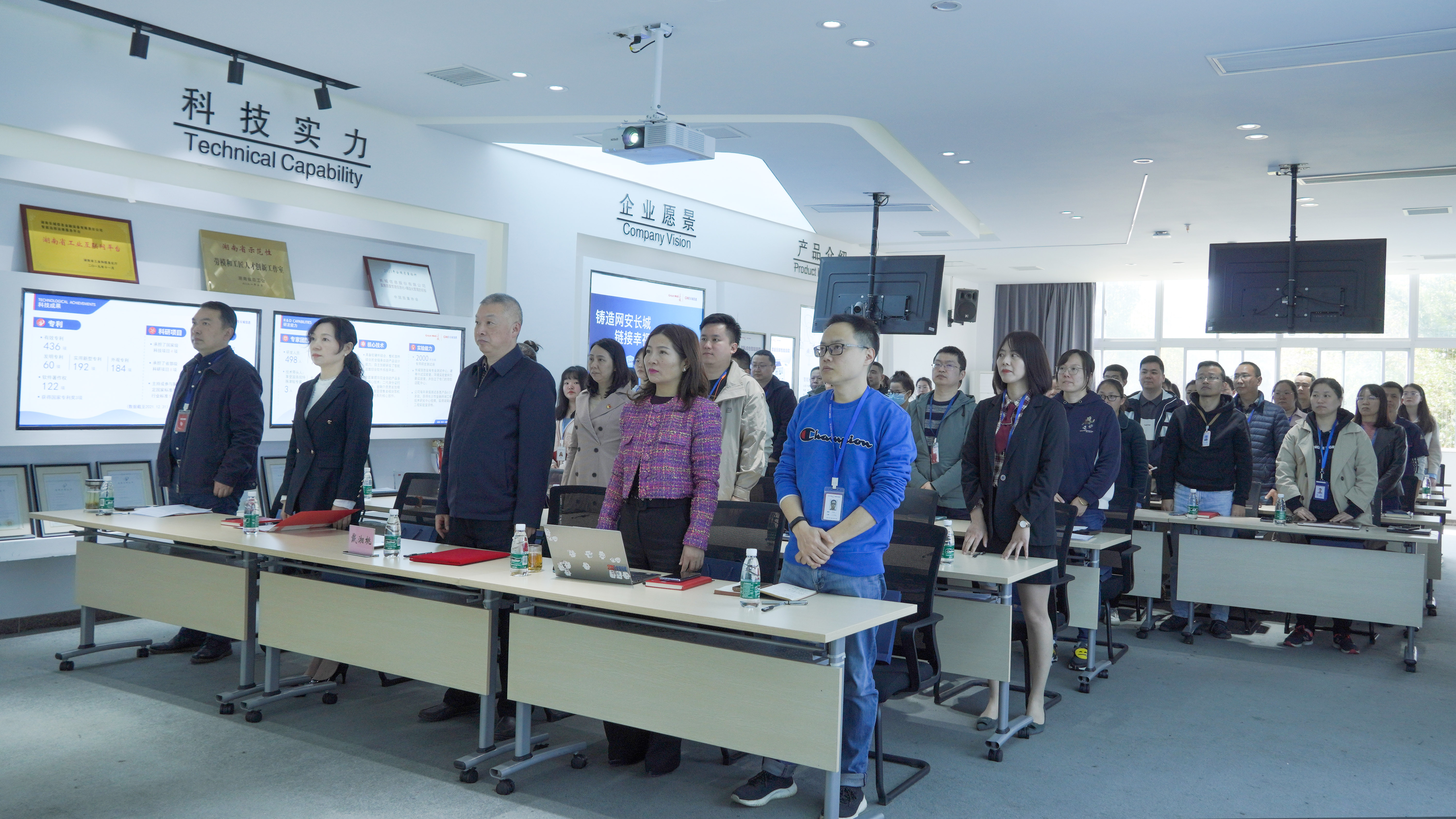 踔厉奋发 共踏新征程 | long8信息第五届会员（职工）代表大会胜利召开